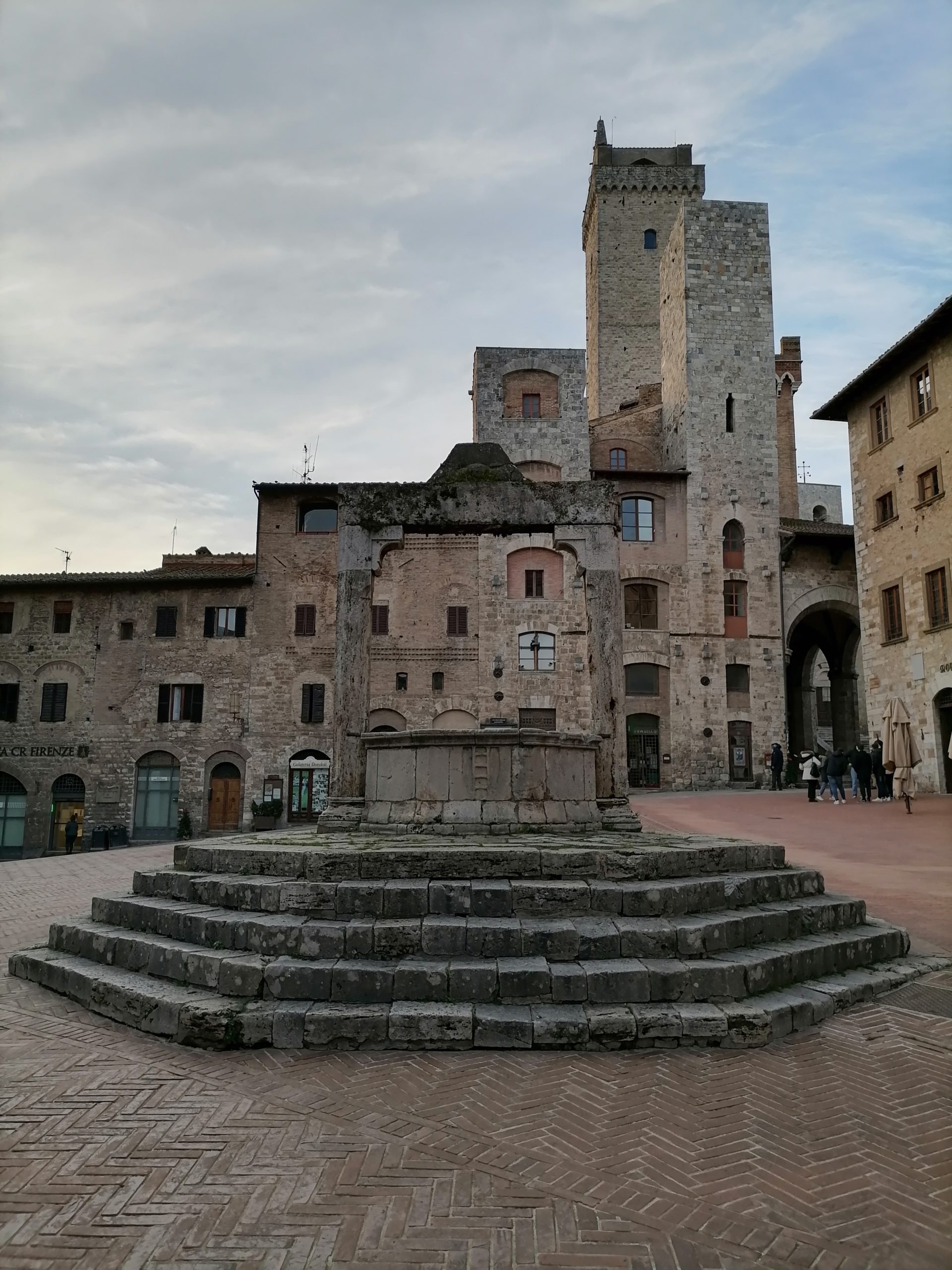 Piazza della Cisterna, San Gimignano