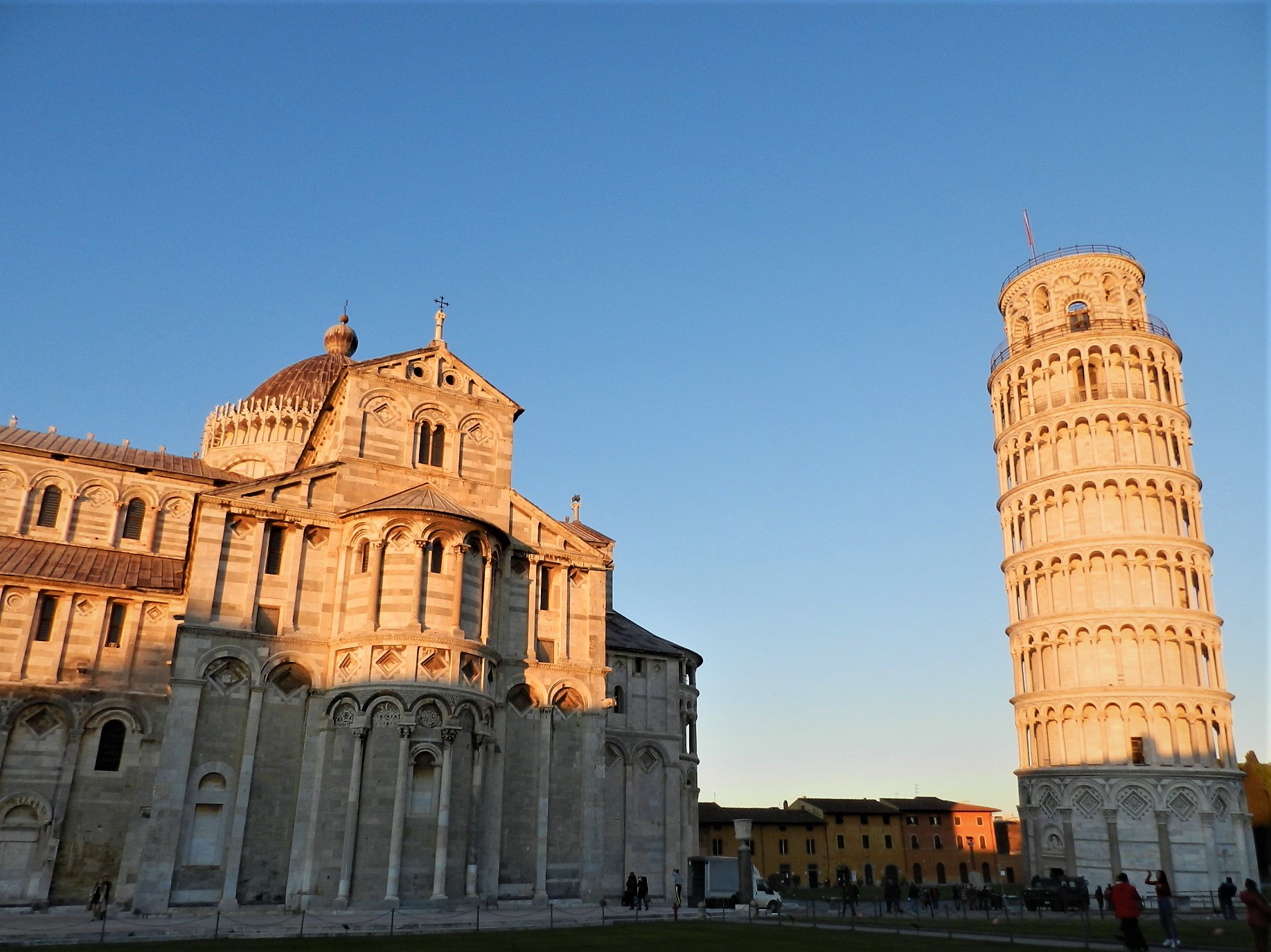 Katedra Piza, plac cudów widok na zewnątrz