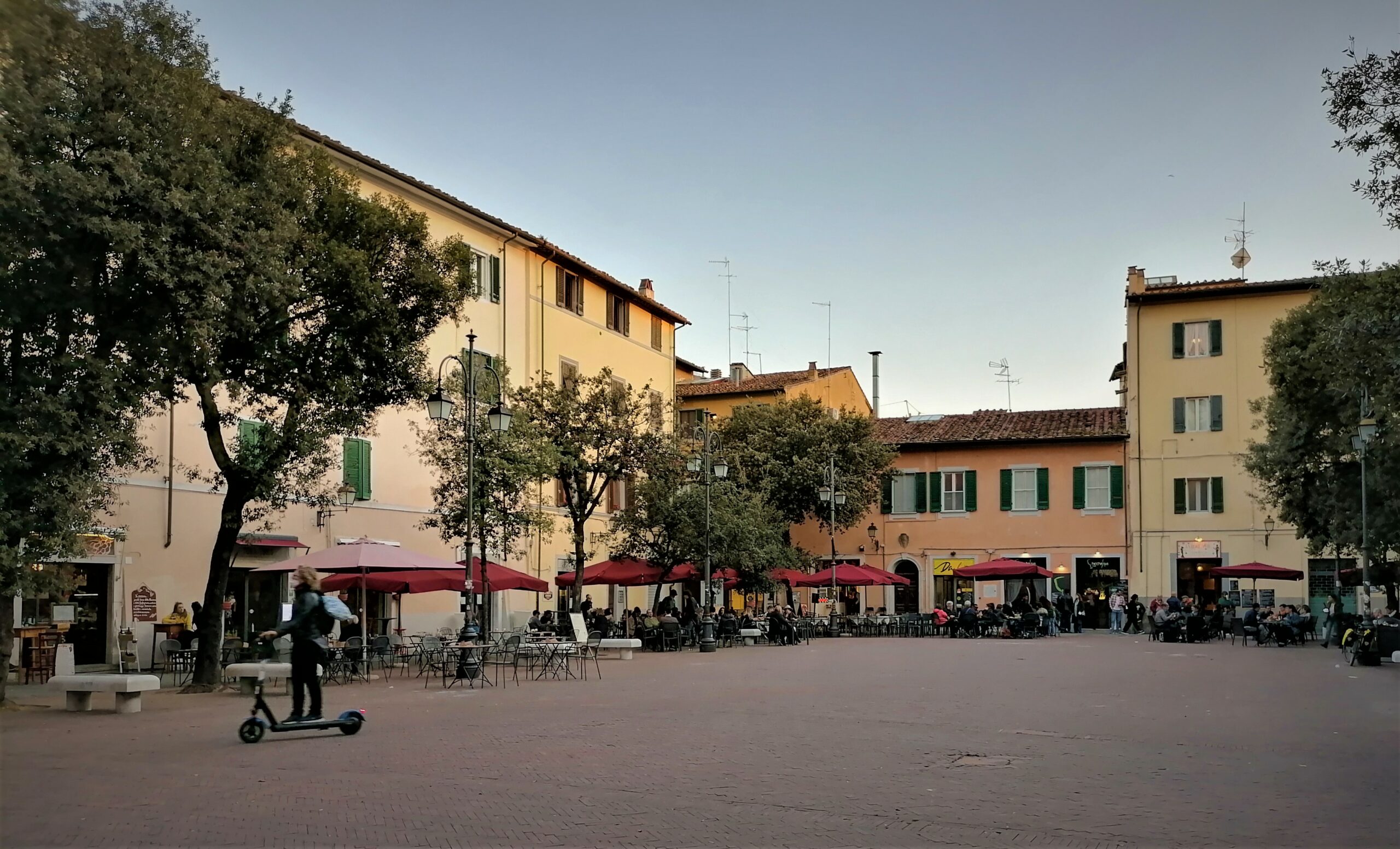 Piazza della Pera, Piza restauracje